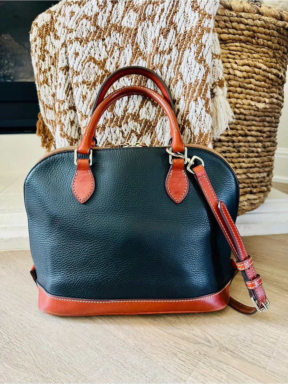 Dooney & Bourke Black & Brown Pebbled Leather Satchel w/Logo & Crossbody strap - Picture 2 of 16